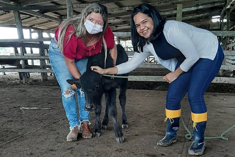 Bezerra com a médica veterinária4