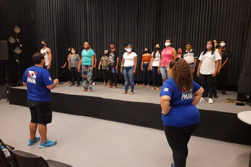 Os moradores iniciaram o módulo do Cenas de Paz com técnicas de Corpo e Voz