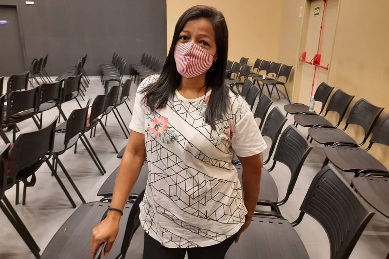 A auxiliar administrativo Maria Silva, de 39 anos, estava realizada com as aulas do primeiro módulo.