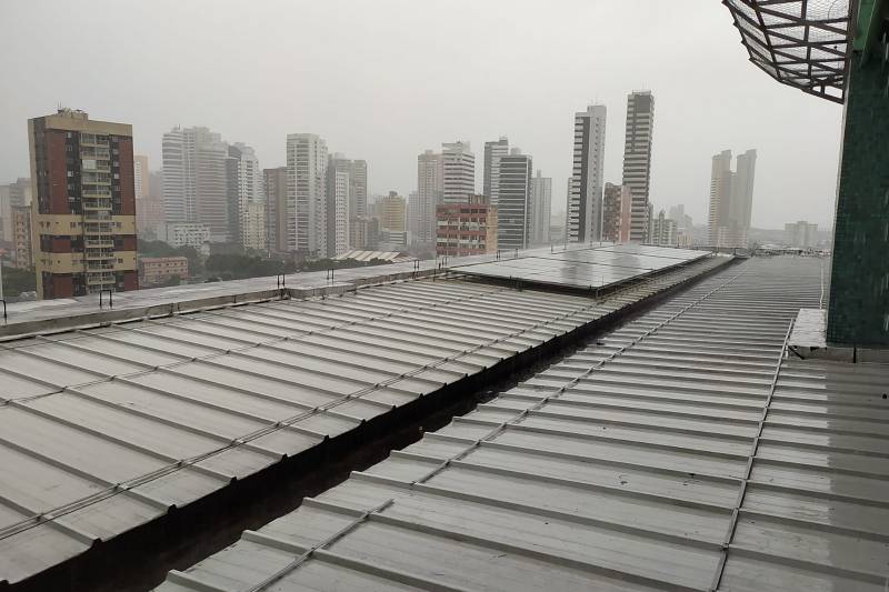 calha de captação para água pluvial que abastece descargas da Santa Casa