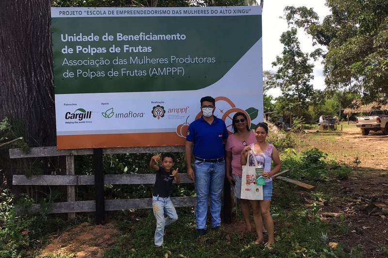 Em São Félix do Xingu, representante da Adepará e da Assoc. das Mulheres Produtoras de Polpas de Frutas 