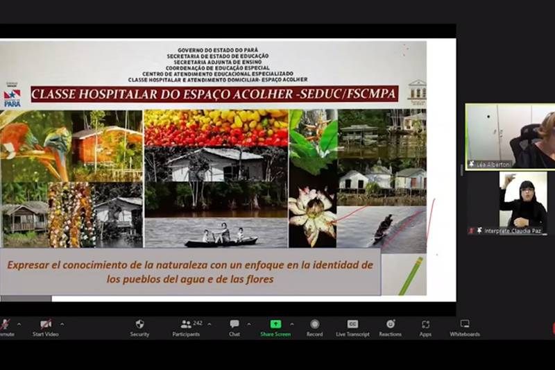 Léa Albertoni apresentando a experiência da Classe no seminário de pedagogia hospitalar em Honduras