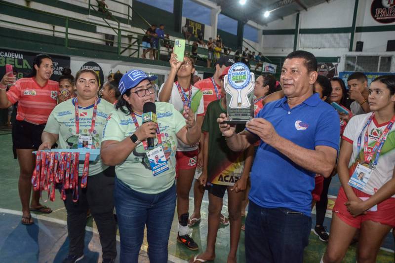 Prefeito de cidade Mocajuba Cosmo Macedo foi homenageado pela coordenação do JEPs