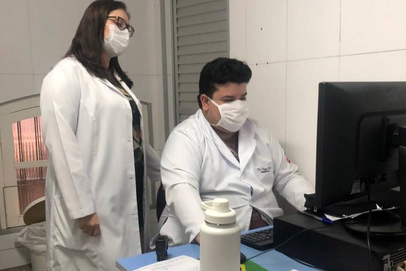 Residente Tiago com Supervisora Fernanda