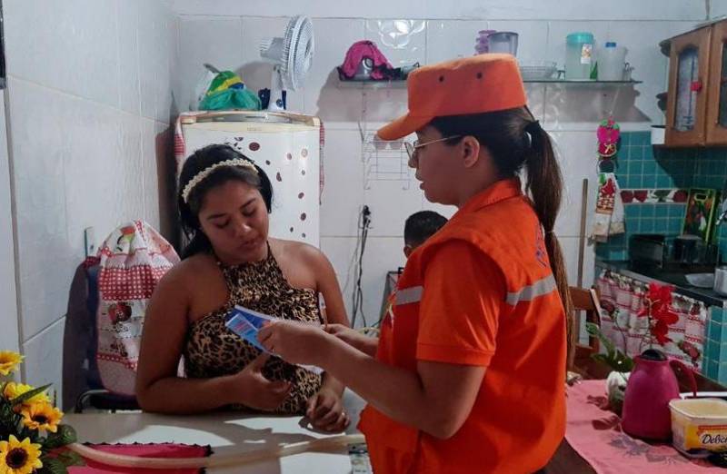 As equipes orientaram os moradores sobre prevenção de incêndios e acidentes domésticos