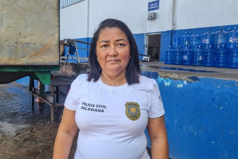 Nilde Rosa - Delegada do Consumidor - Mulher de camisa branca