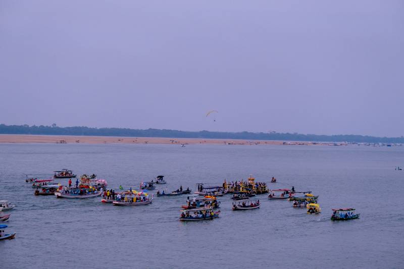 Romeiros acompanharam, em barcos, a imagem de Nossa Senhora de Nazaré, em trajeto sobre o rio Tocantins
