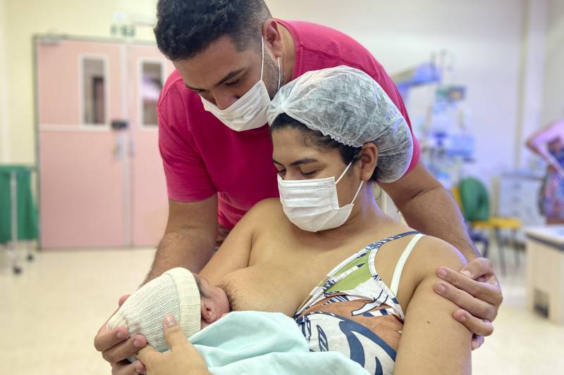 Paciente_Pedro_Rosas_com_os_pais_Andre_e_Daniele_-_Regional_da_Transamazônica