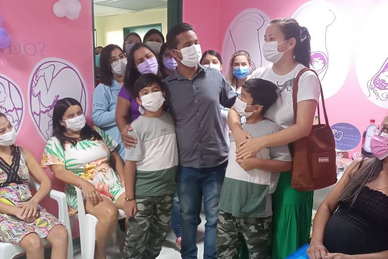 PAIS DE FILHOS GÊMEOS RELATAMO ATENDIMENTO DADO AOS FILHOS QUE NASCERAM PREMATUROS HÁ 9 ANOS