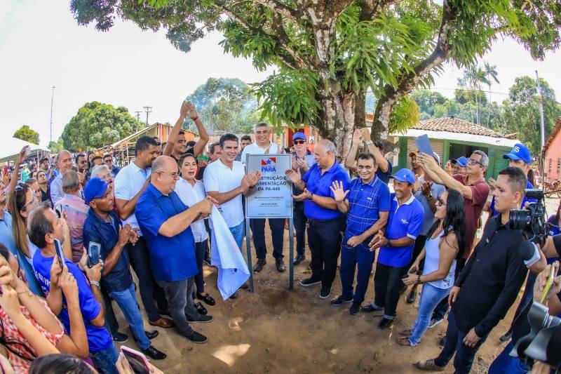 Governador Helder Barbalho entre pá 448 distrito de Taurai em Capanema
