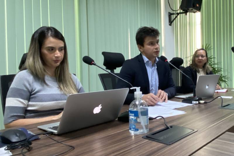 Secretário Raul Protázio durante a reunião do CERH