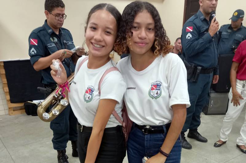 Adriellen da Silva e Taynara
