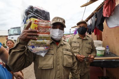 notícia: Governo inicia ações de cidadania e distribui cestas de alimentos para atingidos por enchentes em Marabá