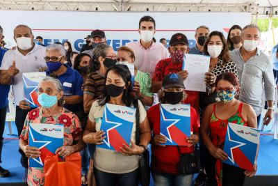 notícia: Estado marca aniversário de Castanhal com Títulos de propriedade e Cheques do "Sua Casa"
