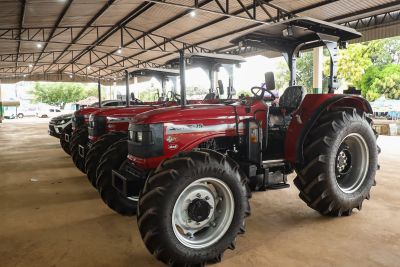 notícia: Governo do Pará entrega equipamento para fortalecer o produtor rural