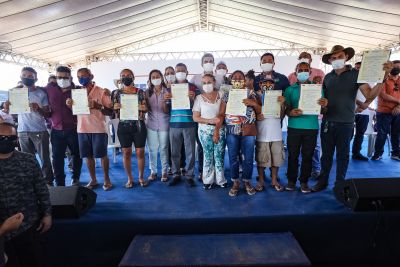 notícia: Estado entrega títulos de terra para 509 famílias do Acará