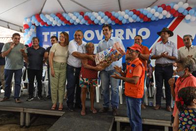 notícia: Estado começa a entregar cestas com alimentos para famílias em Água Azul do Norte