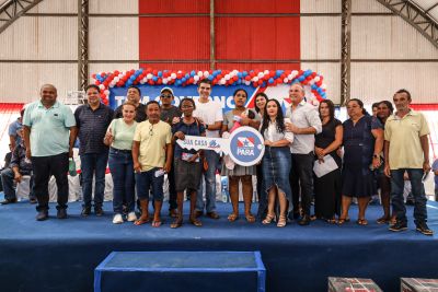 notícia: Estado entrega Sua Casa e Credcidadão em Nova Esperança do Piriá 