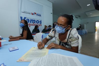 notícia: Títulos definitivos de terra são entregues a famílias em Rondon