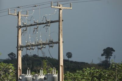 notícia: Sedeme amplia rede elétrica em áreas rurais e beneficia mais de 6 mil famílias no Pará