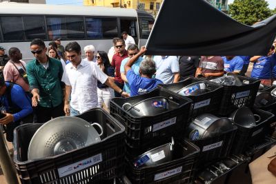 notícia: Governo do Estado entrega mais de 900 equipamentos a feirantes de Altamira   
