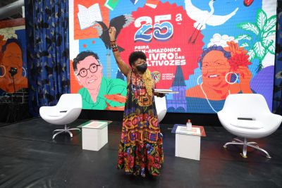 galeria: FEIRA DO LIVRO - RODA DE CONVERSA COM ZÉLIA AMADOR E ELISA LUCINDA