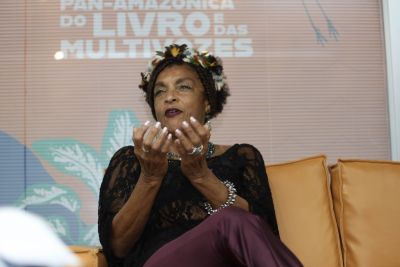 galeria: FEIRA DO LIVRO 2022 - ENTREVISTA ELISA LICINDA