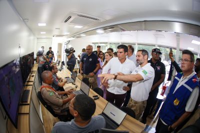 notícia: Governo realiza a entrega do Centro Integrado de Comando e Controle Móvel 