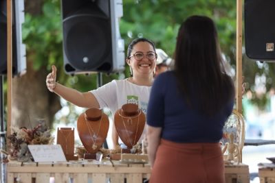 notícia: Turistas desembarcam do cruzeiro marítimo Volendam no trapiche de Icoaraci, em Belém