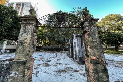 notícia: Técnicos da Secult e UFPA iniciam trabalho de restauro no Cemitério da Soledade