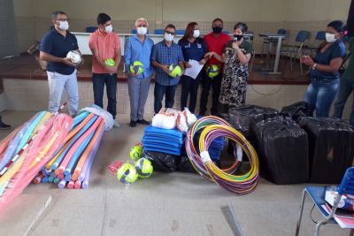 notícia: Seel faz entrega de material esportivo para o 'Vida Ativa' na Terceira Idade e Talentos Esportivos em Moju