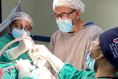notícia: Hospital Regional do Tapajós realiza cirurgia inédita no sudoeste do Pará   