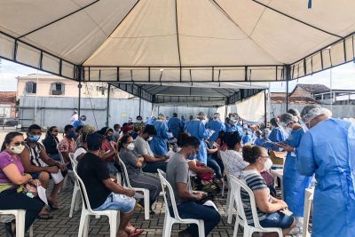 notícia: Mutirão de testagem no HRAS tem procura intensa no primeiro dia de ação  