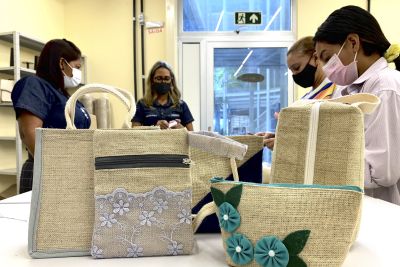 notícia: UsiPaz do Icuí conclui curso de artesanato em juta oferecido a moradoras do bairro