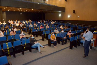 notícia: Seduc orienta gestores e representantes de escolas sobre uso e prestação de contas do PDDE
