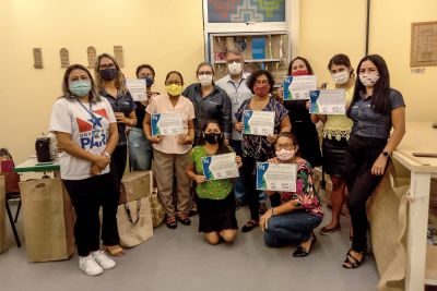 notícia: Moradoras da Cabanagem concluem curso de artesanatos em juta na UsiPaz