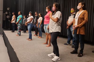 notícia: 'Cenas de Paz' oferece oficina de Corpo e Voz para moradores do Icuí-Guajará, em Ananindeua