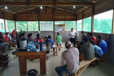 notícia: IDEFLOR-Bio realiza atualização cadastral de coletores de castanha-do-Pará