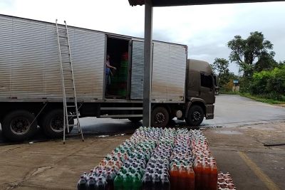 notícia: Fiscais da Sefa apreendem cerveja e refrigerante escondidos entre hortifrútis