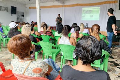 notícia: App ArteAma é apresentado pela Sedeme a artesãos de Outeiro, em Belém