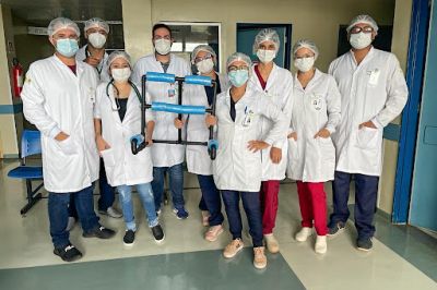 notícia: Estagiários de Fisioterapia criam cadeira de PVC para auxiliar pacientes internados