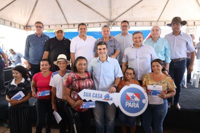 notícia: Estado entrega mais de 240 cheques do Sua Casa em São Félix do Xingu