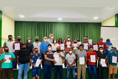 notícia: Técnicos da Emater elaboram Cadastro Ambiental Rural para 75 famílias de Moju