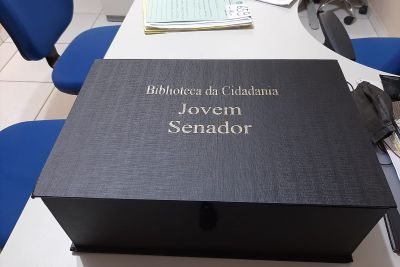 notícia: Escolas da rede pública estadual ganham obras literárias em competição do ‘Programa Jovem Senador’