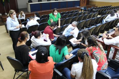 notícia: Hospital de Clínicas reúne profissionais em treinamento sobre plano terapêutico