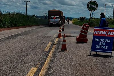 notícia: Equipes da Setran garantem reconstrução do asfalto na PA-150