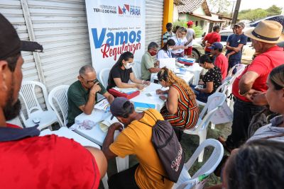notícia: Mais de 100 moradores de Bragança recebem títulos de terra