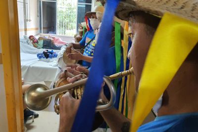 notícia: Arraial do Pavulagem visita pacientes do Ophir Loyola