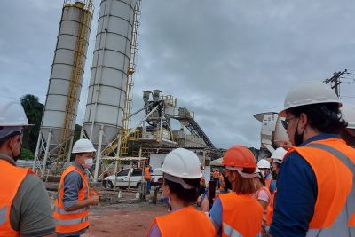 notícia: Estudantes de engenharia visitam canteiro de obras na BR-316