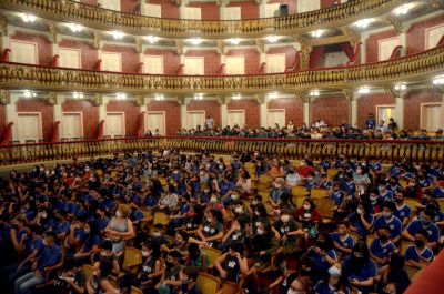 notícia: 'Concertos Didáticos' leva cerca de 600 alunos da rede pública estadual ao Theatro da Paz